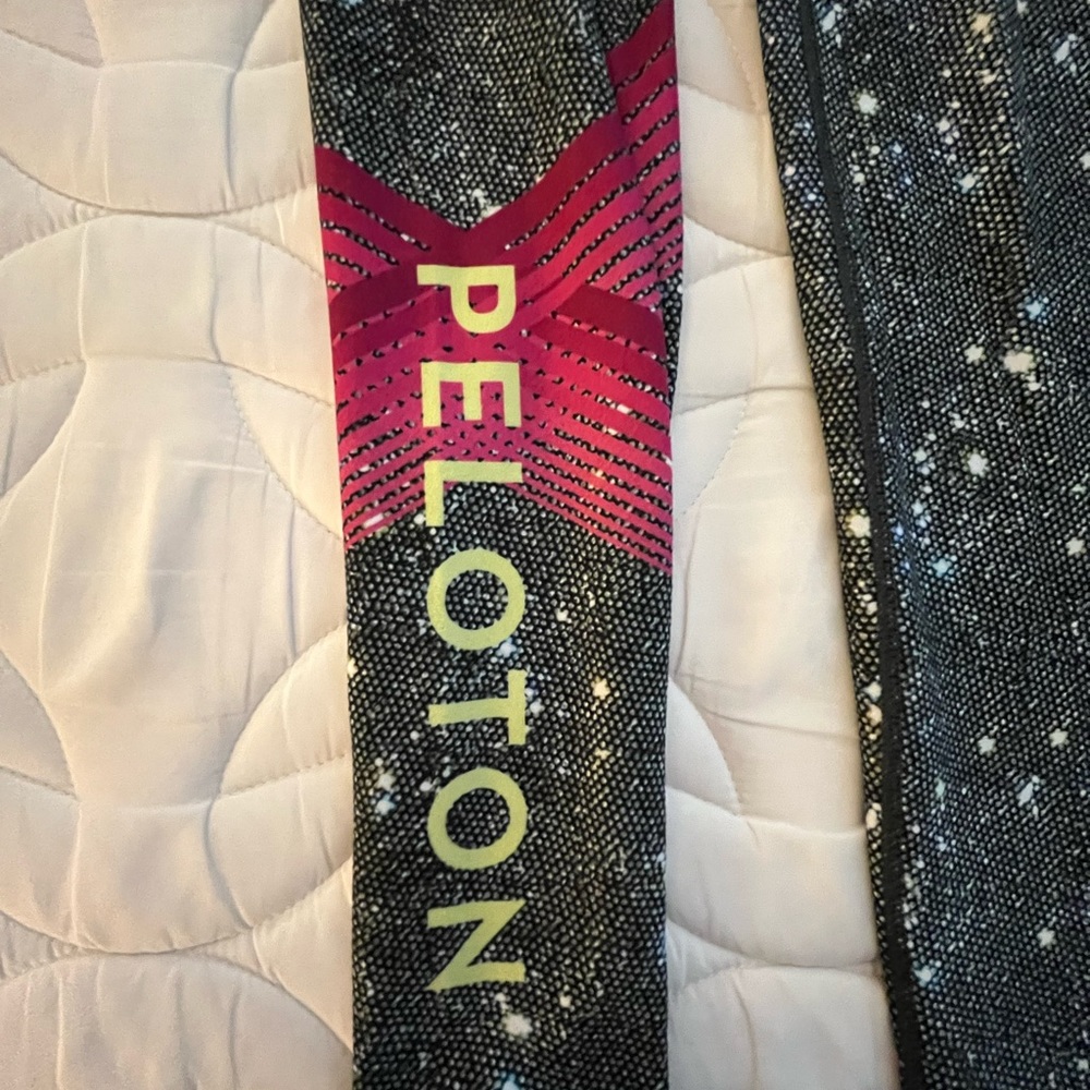 Peloton leggings WITH brand